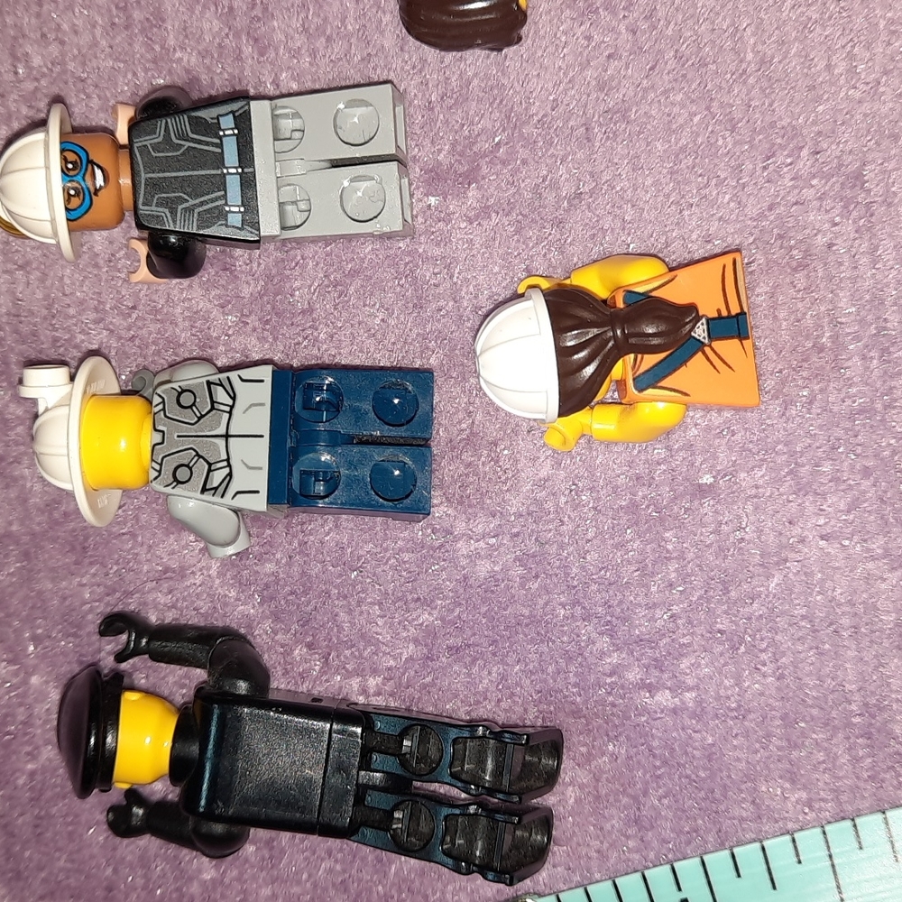 Lego Toys 3 and 1/2 men - Picture 8 of 8
